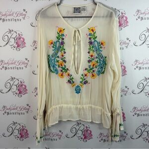 Chick by Nicky Hilton silk top floral paisley Embroidered white Cream Blouse